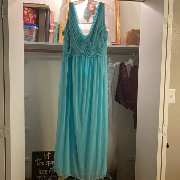 David’s bridal formal dress - Picture 3 of 6